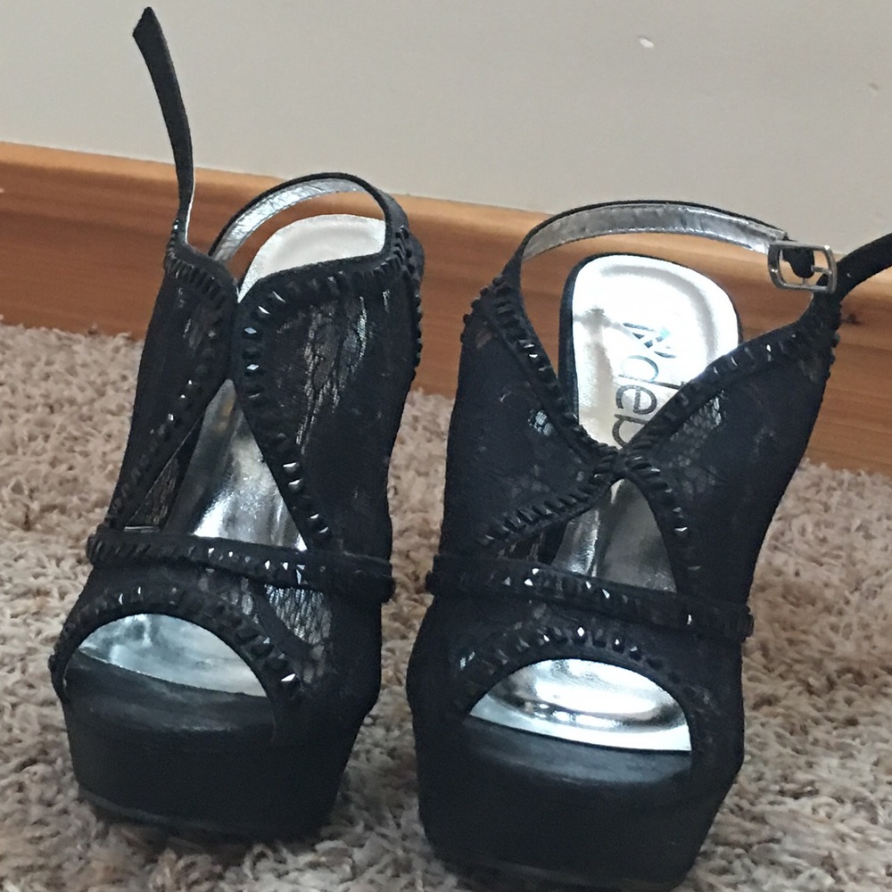 Shoes - Picture 2 of 6